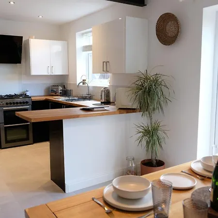 Сasa de vacaciones Chaloners, Free Parking, Large Garden, Close To Races & Centre